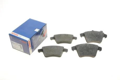 Комплект гальмівних колодок (передніх) VW Multivan/T5 03-/T6 15- (з датчиком) BOSCH 0986494107