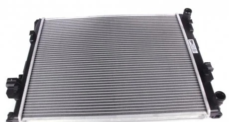 Радіатор охолодження Renault Trafic 01- Valeo 732853