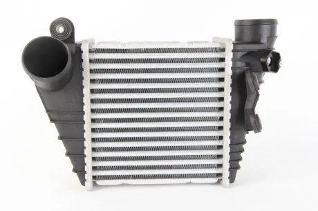 Інтеркулер NISSENS 96847