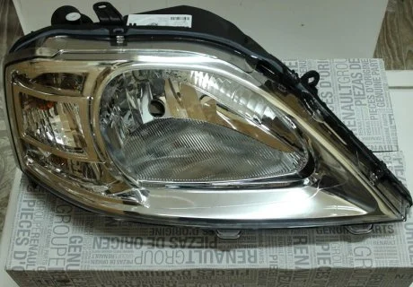 Фара Logan (08-) правая RENAULT 8200744754