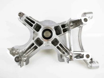 Кронштейн вискомуфты TOYOTA 1630750012