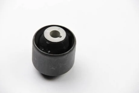 Сайлентблок важеля LM LEMFORDER 26936 01