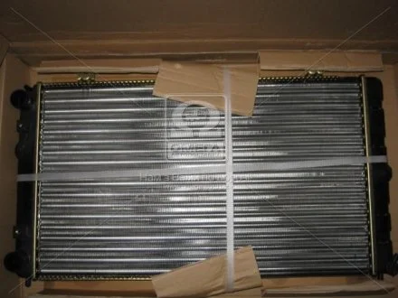 Радиатор LADA PRIORA(08-)1.6 i(+)[OE 21701301012] NISSENS 623553