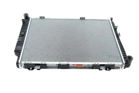 Радиатор охлаждения двигателя MERCEDES E200 97- NRF 53784