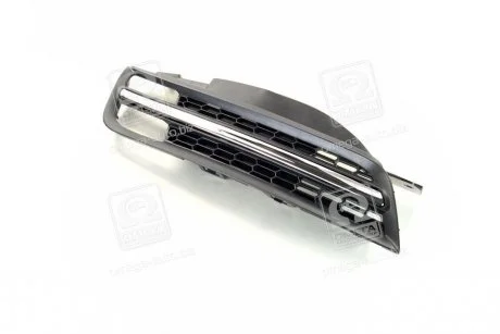 Решітка радіатора пра. NIS MICRA K12 03-10  TEMPEST 037 0379 990