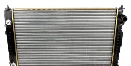 Радиатор охлаждения Audi A4/A6/VW Passat 94-05 (Эконом-класс) NRF 529504A