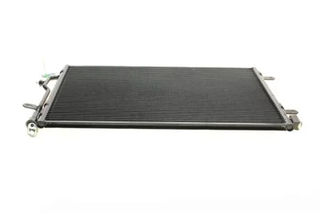 Радіатор кондиціонера Audi A4/A6 00-05 NRF 35404