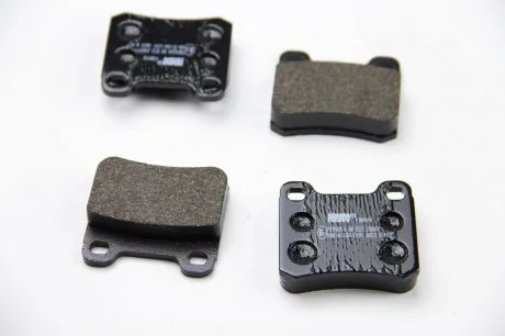 Комплект гальмівних колодок з 4 шт. дисків FERODO FDB979