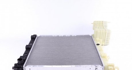 Радиатор охлаждения MB Vito (W638) 2.2CDI/2.3TD 96- NRF 50583 (фото 1)