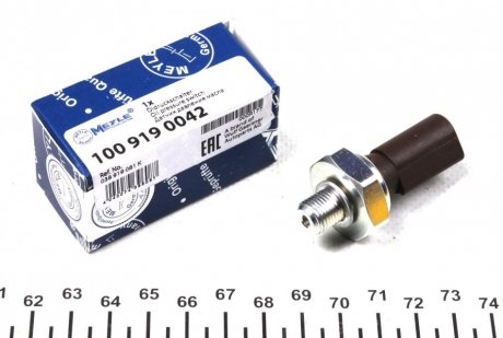Датчик давления масла VW Crafter 2.5TDI 06-/T5 1.9TDI 03-09 (0.55-0.85 bar) (M10x1.0) (коричневый) MEYLE 100 919 0042 (фото 1)