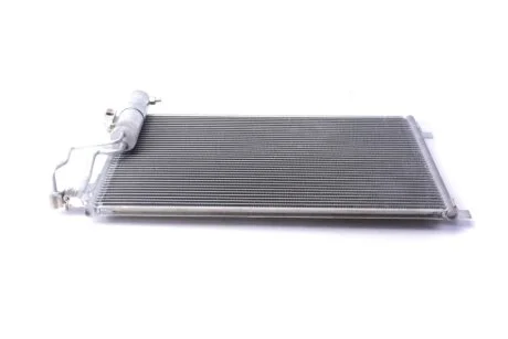 Радіатор кондиціонера (з осушувачем) Nissan Qashqai 1.5 07- NRF 35974
