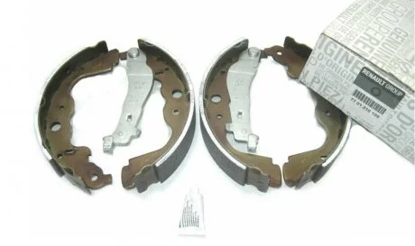 Колодки гальмівні задні барабанні Duster, Captur, Kangoo II, Logan MCV II RENAULT 7701210109