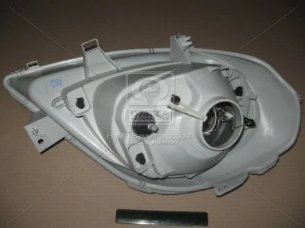 Фара ліва Renault Trafic/Opel Vivaro/Nissan Primastar (01-) TYC 20-A666-05-2B