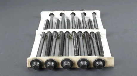 Комплект болтів двигуна з фігурною головкою AJUSA 81044400