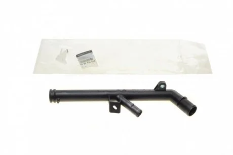 Патрубок системи охолодження Kangoo 1.6 16V 01- RENAULT 82 00 134 513