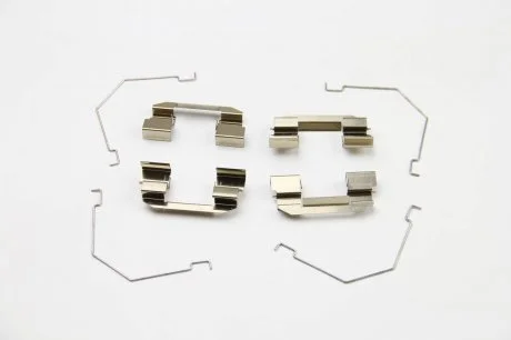 Монтажний к-кт гальмівних колодок пер. MAZDA 323/626 97-04 SEINSA AUTOFREN D4-2574A