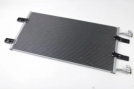 Радіатор кондиціонера THERMOTEC KTT110351