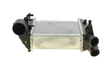 Радіатор інтеркулера Audi A4/A6 2.5TDI 01-06 NRF 30754