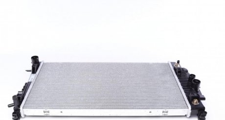 Радиатор охлаждения MB Vito (W639) 03-(-/+AC, АКПП) (650x388x32mm) MAHLE / KNECHT CR 1173 000S (фото 1)
