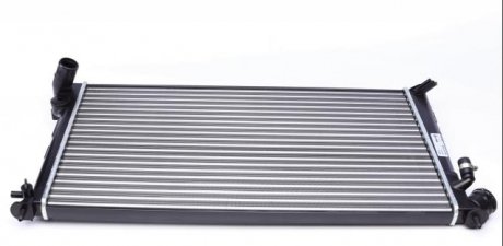 Радиатор охлаждения Citroen Berlingo/Peugeot Partner 1.8D/1.9D 96- (МКПП) (670x366x24) MAHLE / KNECHT CR 433 000S (фото 1)