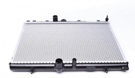 Радиатор охлаждения Citroen C4/Xsara/Peugeot 307 2.0 16v/HDI 01-08 MAHLE / KNECHT CR 31 000S (фото 1)