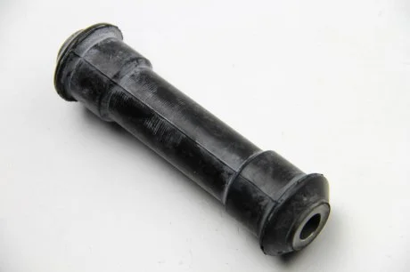 Втулка ресори зад. Sprinter 208/312 (в серьгу) BSG BSG 60-700-030