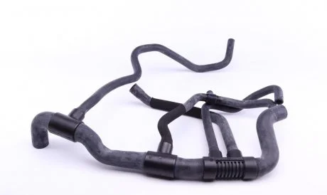 Патрубок радіатора Trafic/Vivaro 1.9dCi 00- (нижній) RENAULT 8200817132