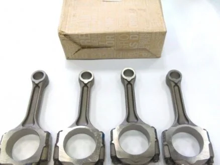 Шатуны двигателя (4шт.) (мет) 1.6 8V Logan, Clio II, Kangoo II RENAULT 121000999R