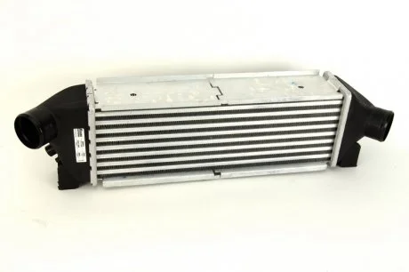 Радіатор інтеркулера NISSENS 96642