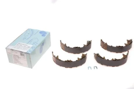 Колодки тормозные (задние) Toyota Avensis/Camry -06 (170x40) (барабанные) BLUE PRINT ADT34168