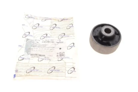 Сайлентблок важеля (переднього/знизу/ззаду) VW Golf VII 1.2-2.0TDI 12- TRUCKTEC 07.30.177