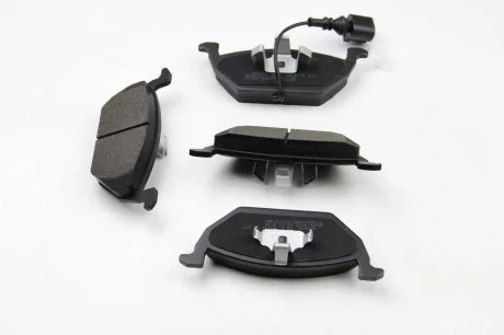 Гальмівні колодки пер. Caddy III/Golf V/Octavia/A3 03- (з датчиком) Bremsi BP2848