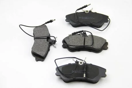 Гальмівні колодки пер. Berlingo/Partner 96-01 (Lucas) (з датчиком) Bremsi BP2711