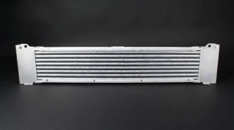 KALE DB Интеркулер Vito,Viano 109/111CDI 03- Kale oto radyator 348000
