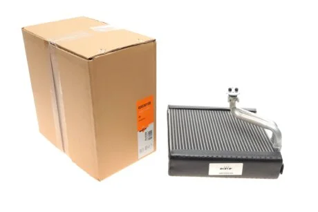 Радіатор кондиціонера Skoda SuperB 08-15/VW Golf/Passat 03-14 NRF 36158