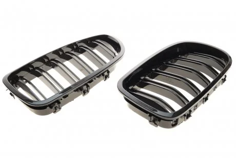 Решітка радіатора AUTOTECHTEILE 700 0326