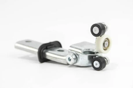 Ролик бокової двері Daily 06- (середній/+кронштейн) GOODREM RM8008