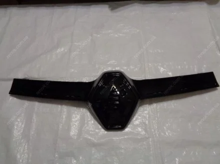 Решетка радиатора RENAULT 623825400R (фото 1)