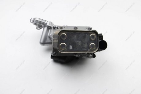 Корпус масляного фільтра Trafic 2.0 dCi 06- (з охолоджувачем) RENAULT 8200797762