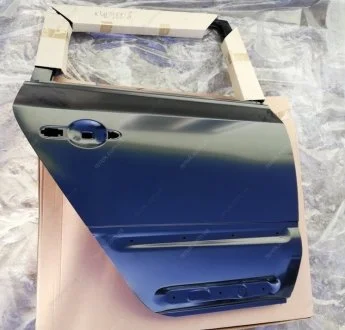 Дверь задняя правая Koleos RENAULT 821000027R